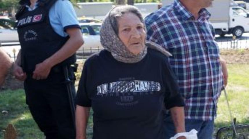 Emniyet &Ouml;n&uuml;nde G&ouml;zaltı Protestosu