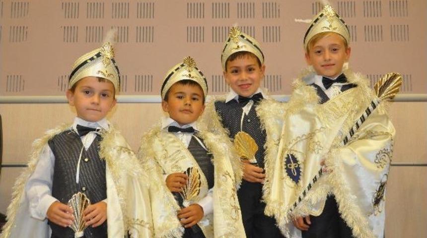 S&uuml;nnet Kıyafetleri Dağıtıldı