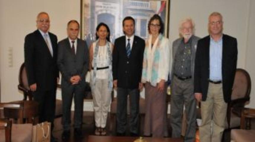 Rekt&ouml;r Ve Yabancı Araştırmacılar Valiyi Ziyaret Etti