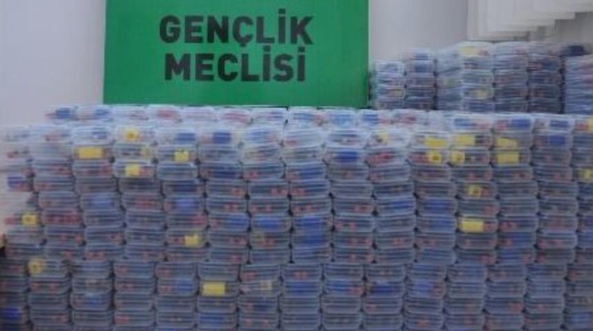 Kent Konseyi Gen&ccedil;leri Binlerce Kutu Kalem Topladı