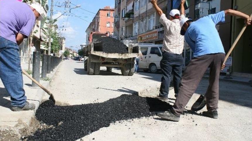 D&uuml;zce Belediyesi Yama &Ccedil;alışmaları S&uuml;r&uuml;yor