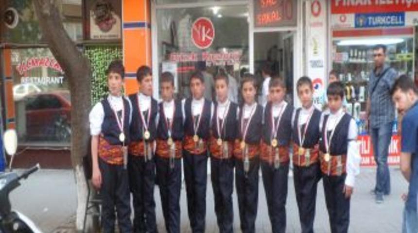 Barbaros Hayrettin Paşa Ortaokulu Halkoyunlarında T&uuml;rkiye Birincisi