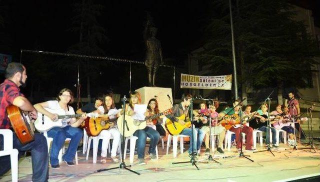 Bilecik Belediyesi’nden Müzik Şöleni Ve Sertifika Töreni