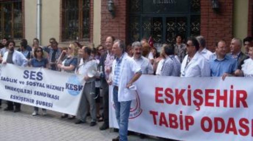 Sağlık&ccedil;ıların G&ouml;zaltına Alınmasına Tepki