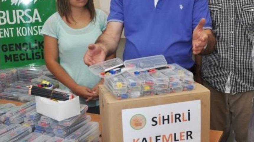 Kent Konseyi Gen&ccedil;leri Binlerce Kutu Kalem Topladı