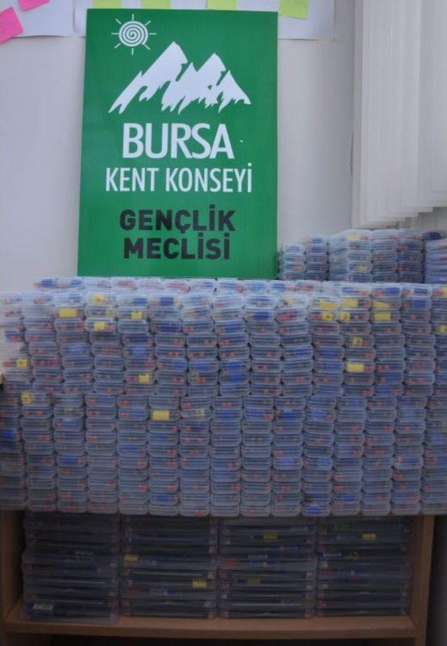 Kent Konseyi Gençleri Binlerce Kutu Kalem Topladı