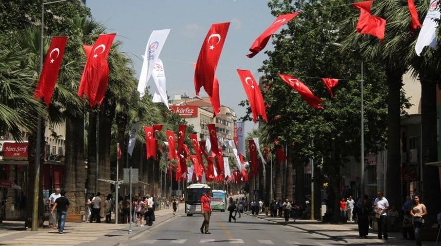 Denizli T&uuml;rk Bayrakları Ile Donatıldı