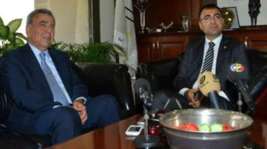 İzmir Valisi Mustafa Toprak&rsquo;tan &Ccedil;adır A&ccedil;ıklaması