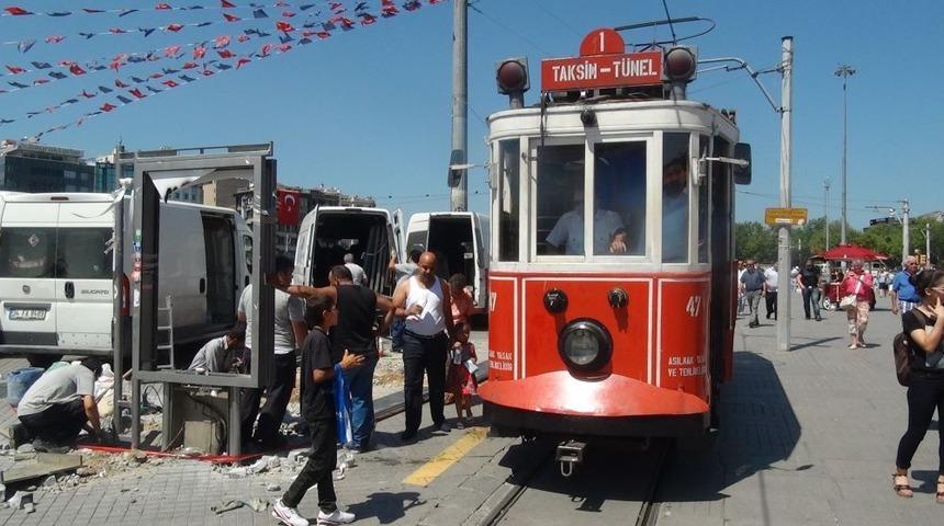 Taksim&rsquo;de Duraklar Kaldırıldı