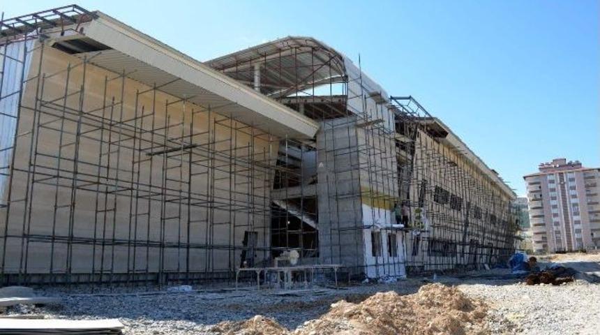 2 Bin 500 Kişilik Kapalı Spor Salonu İnşaatı Hızla Devam Ediyor