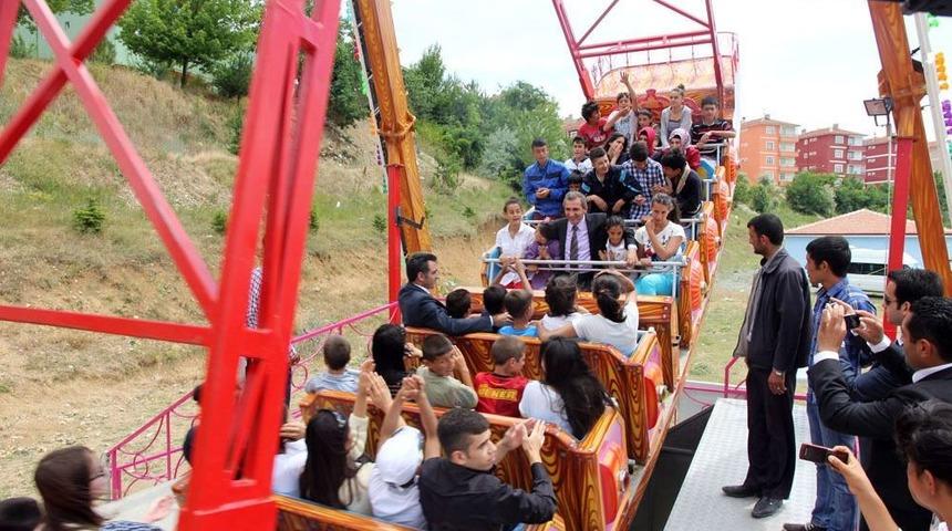 Hami-Yet &Ccedil;ocukları Lunaparkta G&ouml;n&uuml;llerince Eğlendi