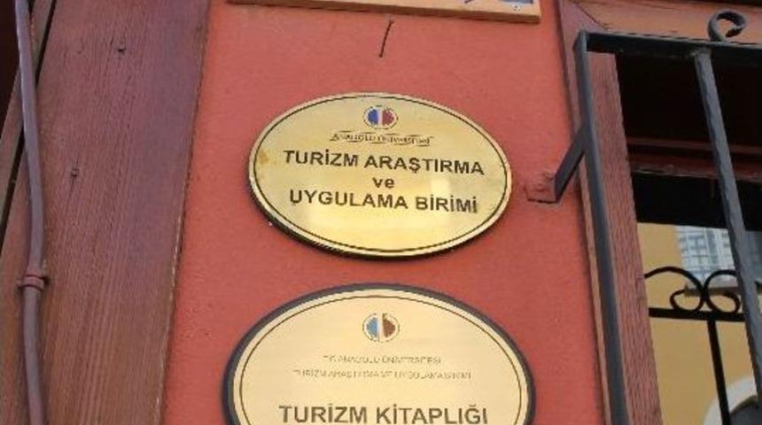 Tugev&rsquo;in Bağışlarıyla Eskişehir&rsquo;de Turizm Kitaplığı A&ccedil;ıldı