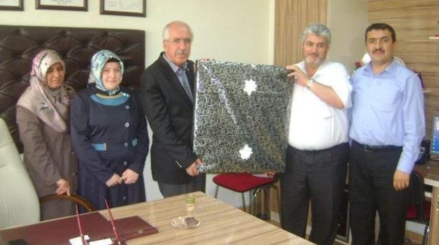 M&uuml;ft&uuml; Mustafa &Uuml;sk&uuml;l&uuml;pl&uuml;&rsquo;den T&uuml;rkiye Birincisi Beyza Nur K&ouml;se'ye Altın