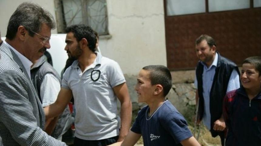 Yozgatlı &Ccedil;ift&ccedil;ilerden H&uuml;seyin Akay&rsquo;a Tam Destek