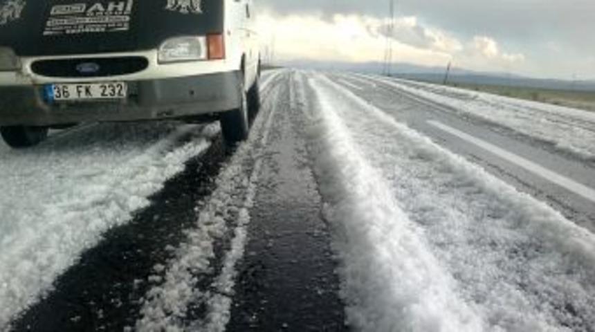 Kağızman&rsquo;da sağanak yağmur sele d&ouml;n&uuml;şt&uuml;