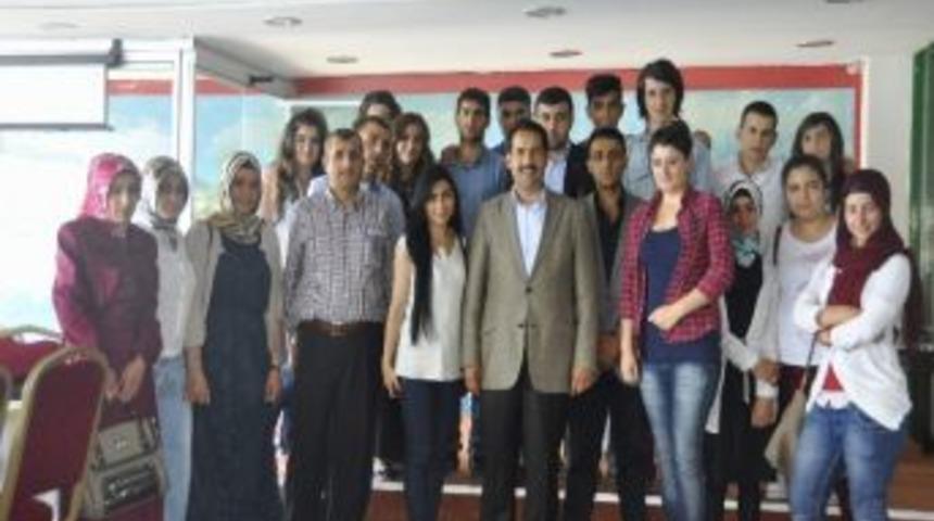 Dilovası Belediyesi'nden Stajyerlere Veda Yemeği