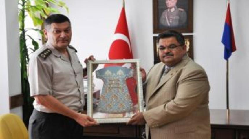 Başkan Selim Yağcı, İl Jandarma Komutanını Yıldız'ı Ziyaret Etti