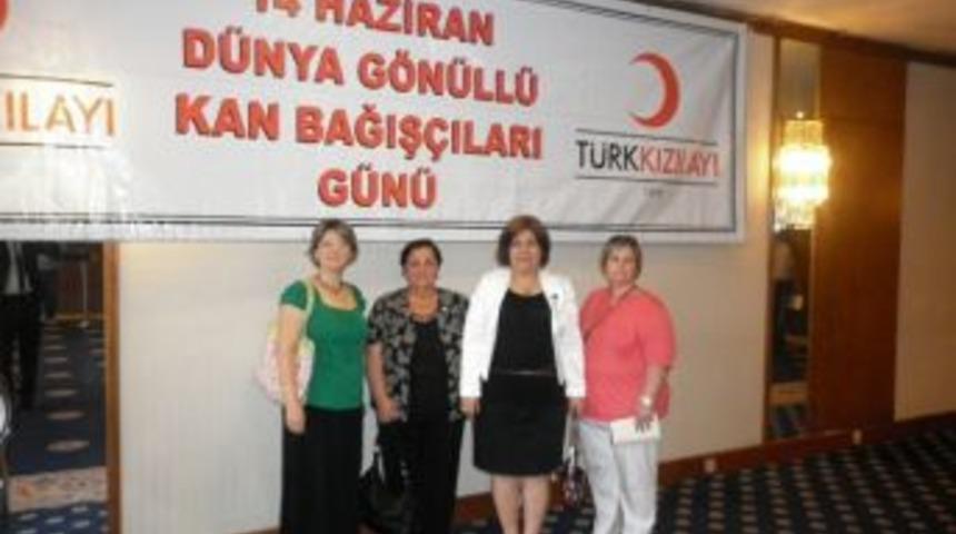 En &Ccedil;ok Kan Bağışlayanlar &Ouml;d&uuml;llendirildi&rlm;