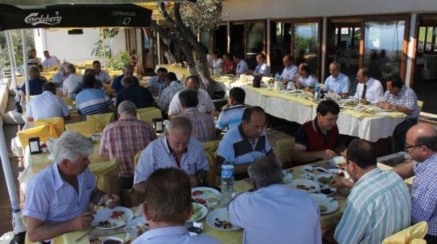 Urla Belediye Başkanı Muhtarla Bir Araya Geldi