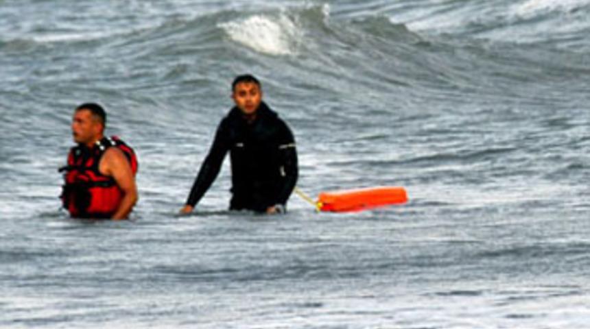 Dalgalar arasında kayboldu