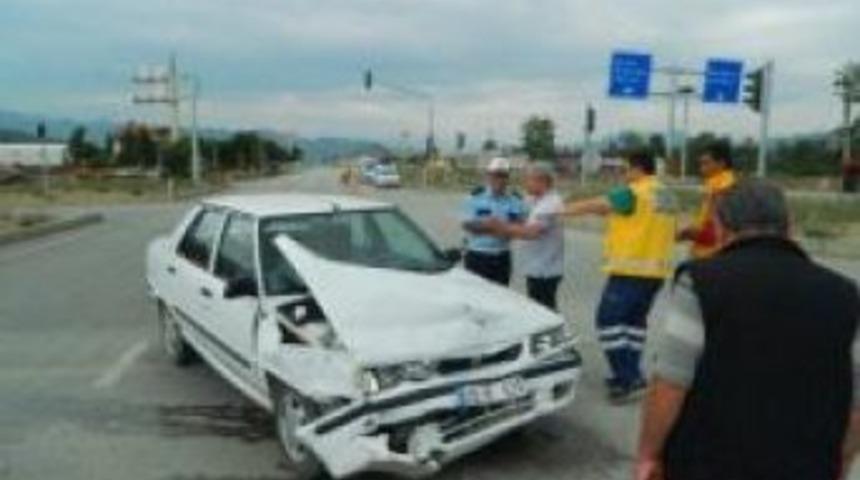 Kırmızı Işık İhlali Yapınca:1 ağır 2 Yaralı