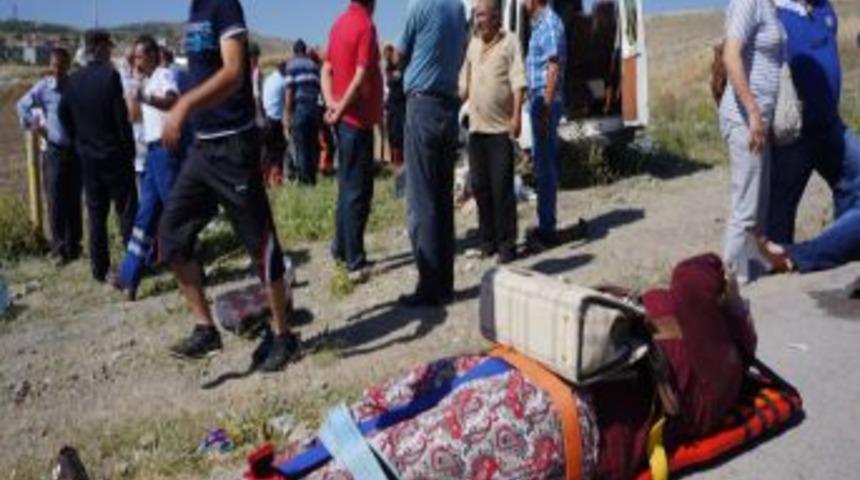 Kadın Iş&ccedil;ileri Taşıyan Minib&uuml;s Takla Attı, 18 Yaralı Var