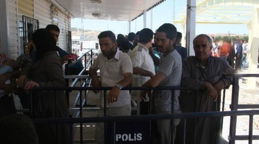 Bazı Suriyeliler Kendi İstekleri Doğrultusunda &Uuml;lkelerine D&ouml;n&uuml;yor