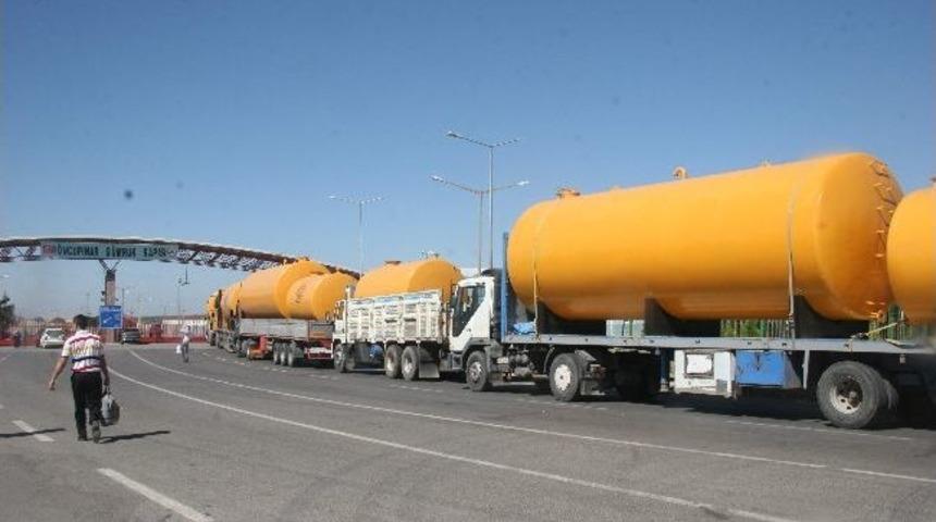 Savaşta Yıkılan Evlerin İnşası T&uuml;rk &Ccedil;imentosu İle Yapılıyor