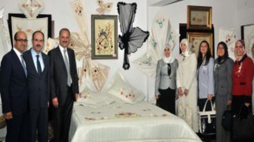 Aile Merkez'inde Yıl Sonu Sergisi