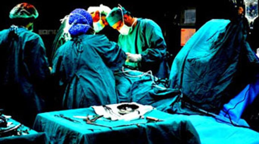 Asker ameliyathaneye girdi, doktor istifa etti