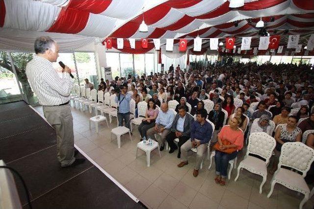 Bayraklı'da Bin Öğrenciye Burs Desteği