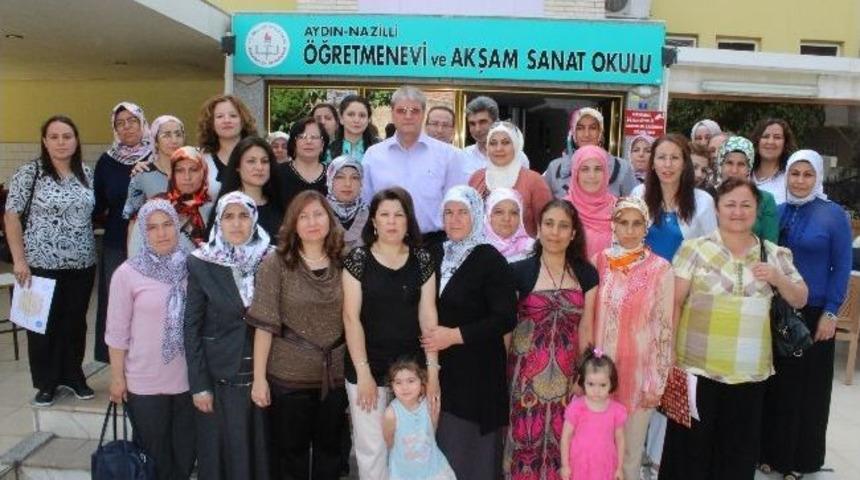 7-19 Yaş Aile Eğitimi Alan Velilere Sertifikaları Verildi