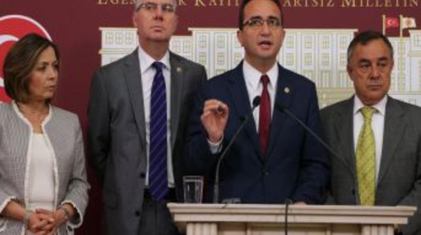 CHP&rsquo;li &Uuml;yeler Adalet Komisyonu&rsquo;nu Protesto Etti