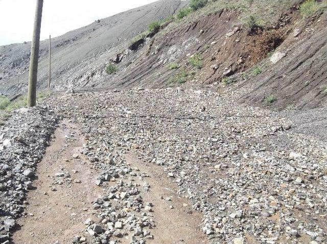 Tekman’da Etkili Olan Sağanak Yağış Sele Neden Oldu