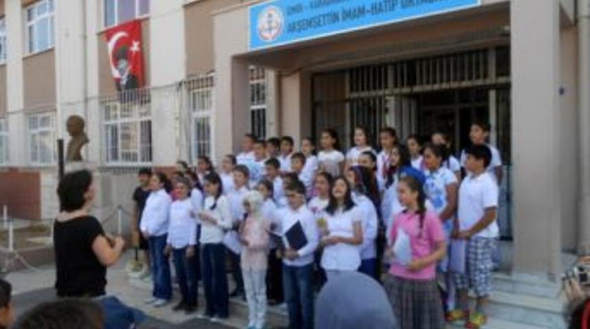 İmam Hatip Ortaokuluna Ilk G&uuml;nden Kayıt I&ccedil;in Rekor M&uuml;racaat