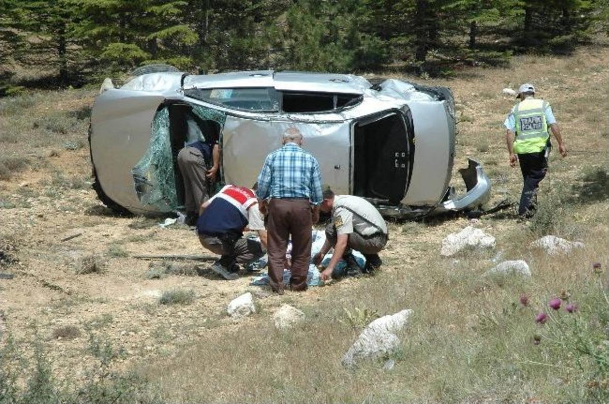 Otomobil Takla Attı: 1 &Ouml;l&uuml;, 5 Yaralı