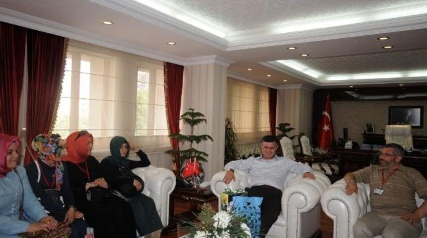 Balıkesirli &Ouml;ğrenciler Batman Valisi Arslan'ı Ziyaret Etti
