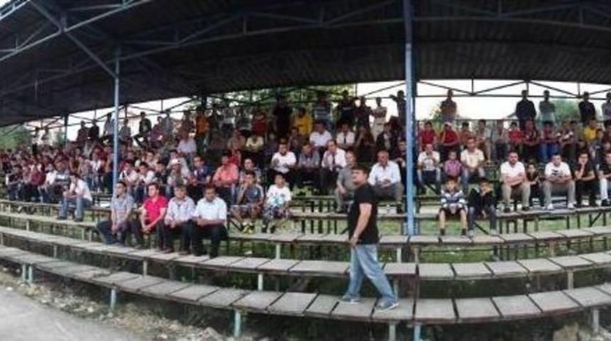 Kozcağız&rsquo;da Futbol Ş&ouml;leni T&uuml;m Hızıyla S&uuml;r&uuml;yor