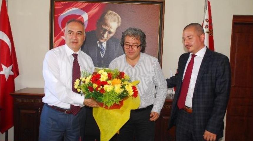 Yalovalı Galatasaraylılardan Emniyet M&uuml;d&uuml;r&uuml;ne Forma