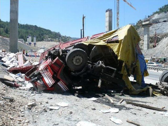 Bilecik te Trafik Kazası; 2 &Ouml;l&uuml;. 1