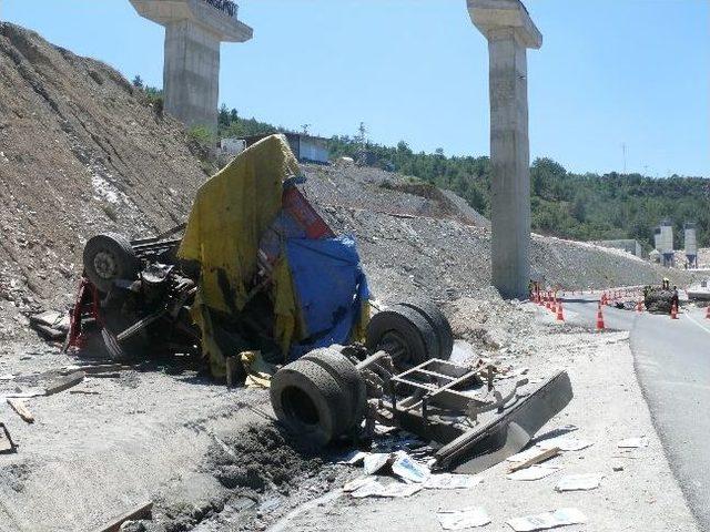 Bilecik te Trafik Kazası; 2 &Ouml;l&uuml;. 2