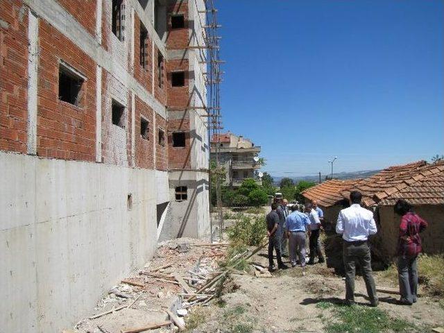 Kaymakam Ve Belediye Başkanı, Yurt İnşaatını İnceledi 2