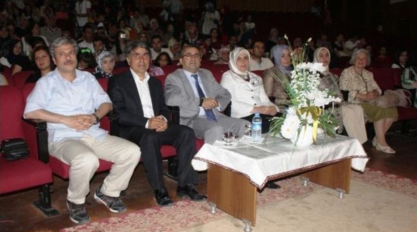 Elazığlı &Ouml;ğrenciler, Tasarladıkları Kıyafetleri Sergiledi