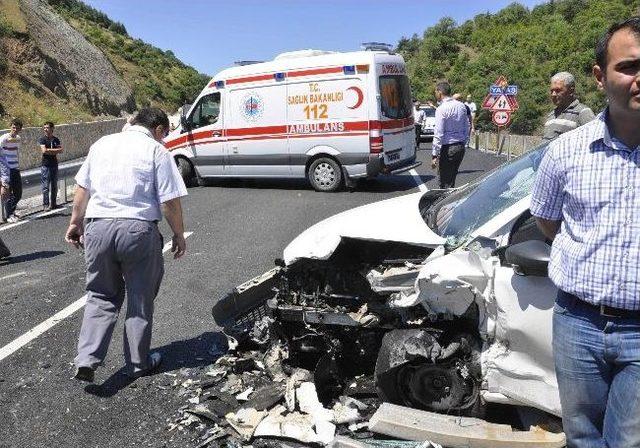 Otomobillerin &Ccedil;arpıştığı Kazada Can Pazarı: 1 &Ouml;l&uuml;, 5 Yaralı 1