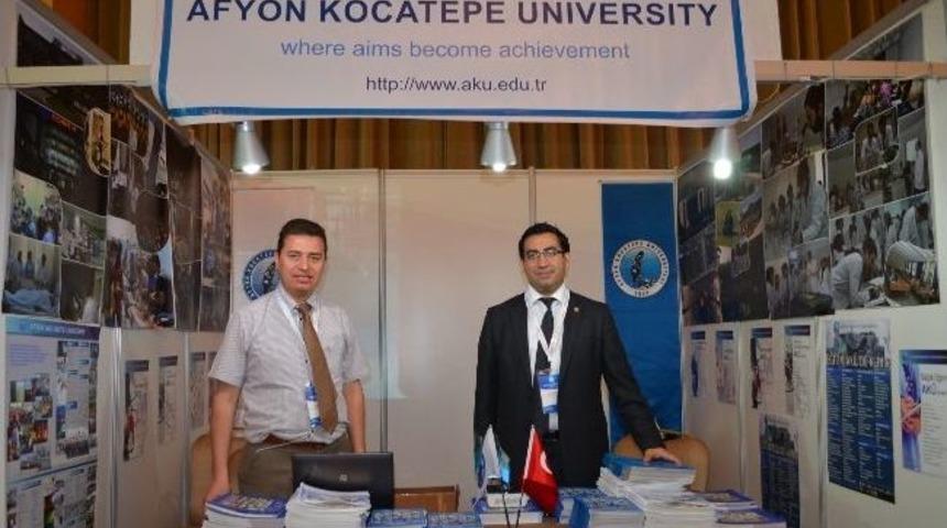 Ak&uuml; &lsquo;1. Uluslararası T&uuml;rkiye Sağlık Mezunları Kurultayı&rsquo;na Katıldı