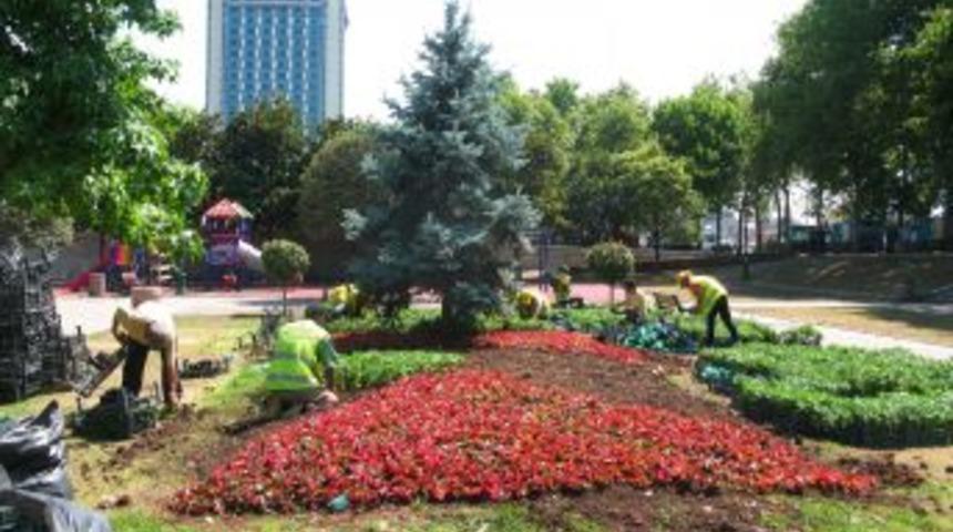 Gezi Parkı'nda Yenilenme S&uuml;r&uuml;yor