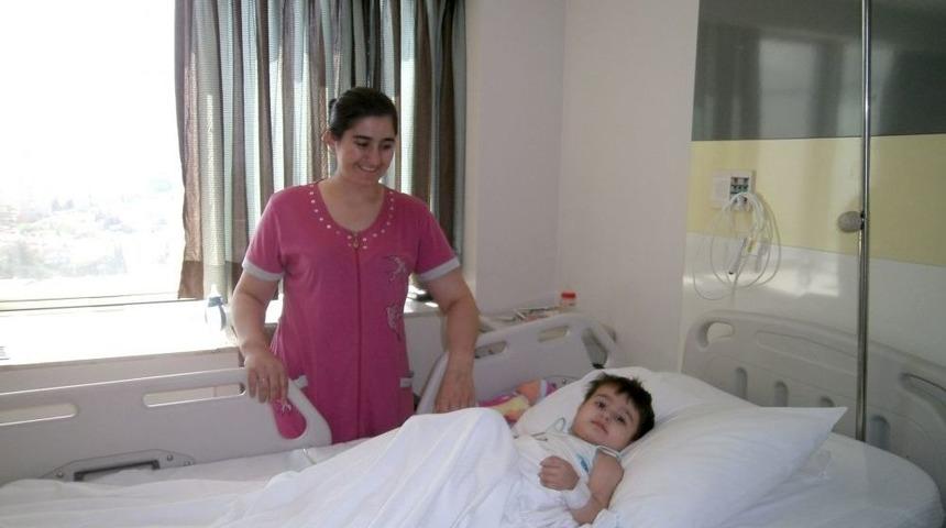 Kimse Yok Mu Elini Uzattı, K&uuml;&ccedil;&uuml;k Ayşe'ye Annesinin B&ouml;breği Nakledildi