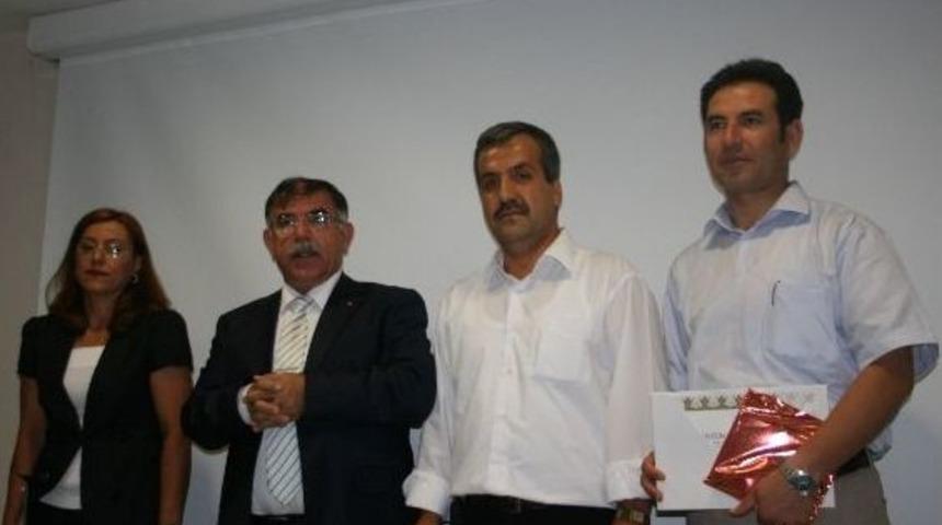 D&uuml;zce Valisi Yılmaz'dan &Ouml;ğretmenlere Başarı &Ouml;d&uuml;l&uuml;
