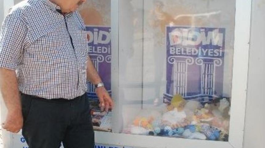 Didim&rsquo;de İkinci El Kitap Ve Oyuncaklar Kumbaraya