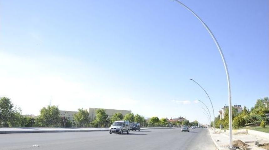 Karaman'da Mut Caddesi Aydınlatılıyor